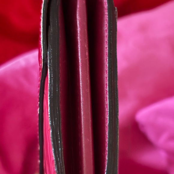 Louis Vuitton Vernis Embossed Wallet - Picture 8 of 9